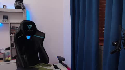 Snapshot of teddy_mode chatting on December 2024 06:27:01 PM Teddy online show from December 2024 06:27:01 PM