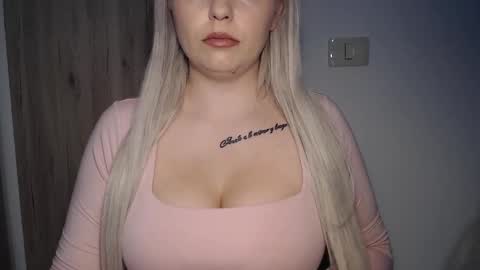 Teeyara  online show from December 2025 04:47:01 PM