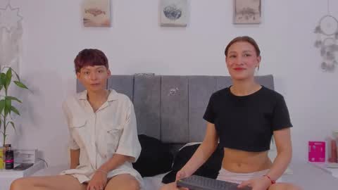 Snapshot of tefi_meow_ chatting on December 2025 03:20:04 PM Estefani online show from December 2025 03:20:04 PM