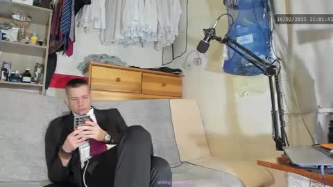 Virg Lszl online show from February 2025 08:00:01 PM