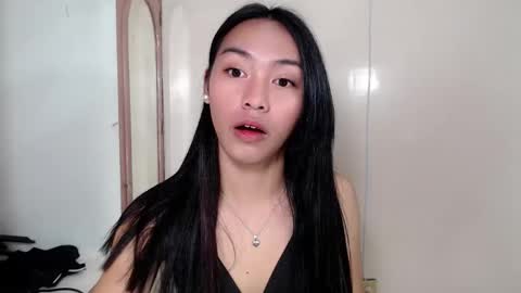 Snapshot of temptmebabyx chatting on April 2026 07:45:01 AM YOGIRL MAXINE online show from April 2026 07:45:01 AM