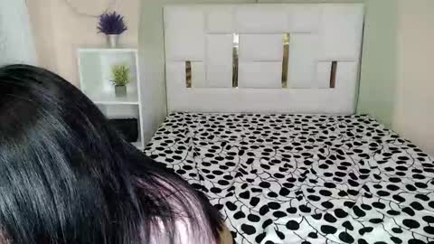 Snapshot of temptmebabyx chatting on April 2026 08:35:02 PM YOGIRL MAXINE online show from April 2026 08:35:02 PM