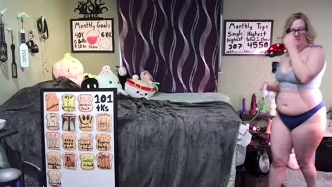 Snapshot of ten_tickle_pixie chatting on January 2025 07:13:02 PM Pixie and Tentacle Overlord online show from January 2025 07:13:02 PM