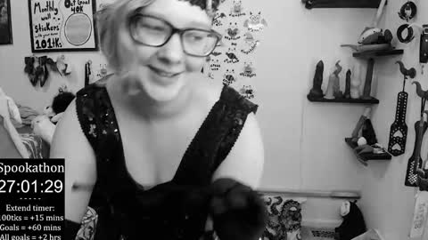 Snapshot of ten_tickle_pixie chatting on October 2025 06:39:02 PM Pixie and Tentacle Overlord online show from October 2025 06:39:02 PM