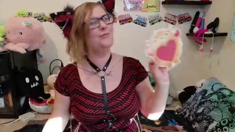 Snapshot of ten_tickle_pixie chatting on February 2026 11:14:01 PM Pixie and Tentacle Overlord online show from February 2026 11:14:01 PM