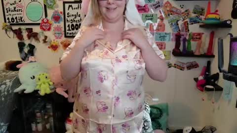 Snapshot of ten_tickle_pixie chatting on February 2026 11:12:01 PM Pixie and Tentacle Overlord online show from February 2026 11:12:01 PM