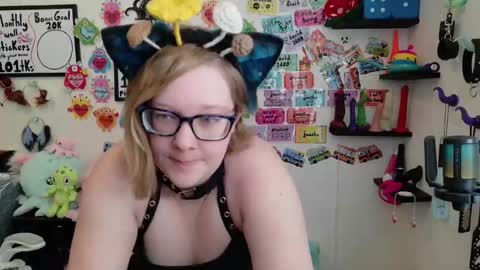 Snapshot of ten_tickle_pixie chatting on February 2026 07:21:02 PM Pixie and Tentacle Overlord online show from February 2026 07:21:02 PM