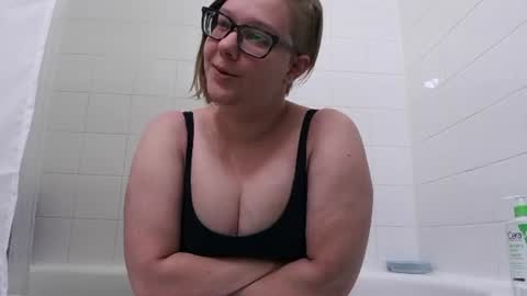 Snapshot of ten_tickle_pixie chatting on June 2026 06:18:02 PM Pixie and Tentacle Overlord online show from June 2026 06:18:02 PM