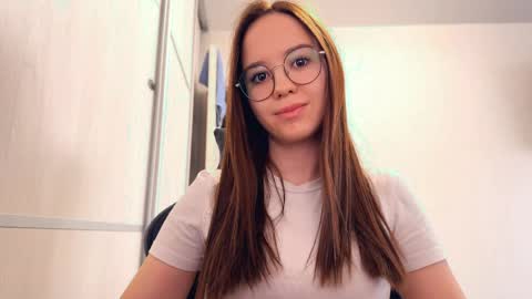 Snapshot of tennieperilli chatting on March 2026 10:15:02 AM Aria online show from March 2026 10:15:02 AM