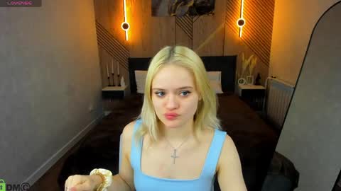 Tessa online show from March 2026 09:02:02 AM