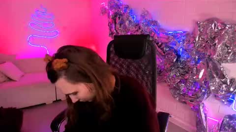 Tessa online show from December 2025 05:27:01 AM