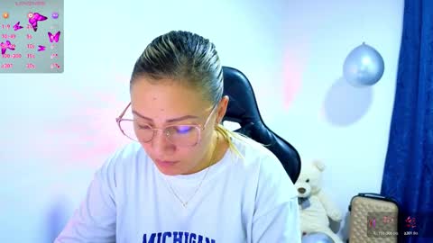 Snapshot of tessawhisnton chatting on November 2025 03:45:02 PM Tessy online show from November 2025 03:45:02 PM