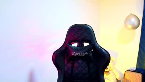 Snapshot of tessawhisnton chatting on November 2025 03:13:02 PM Tessy online show from November 2025 03:13:02 PM