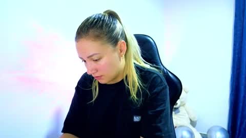 Snapshot of tessawhisnton chatting on November 2025 01:15:01 AM Tessy online show from November 2025 01:15:01 AM