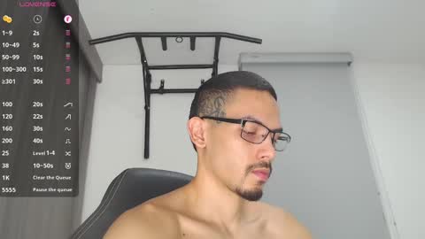 Snapshot of th_russ chatting on January 2025 01:47:01 AM INSTAGRAM Th1rss online show from January 2025 01:47:01 AM