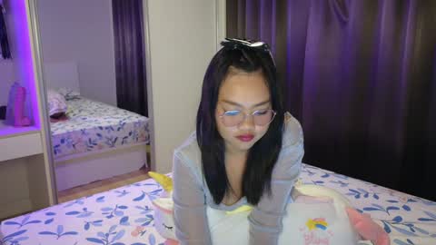 Snapshot of thailand4you chatting on December 2024 02:11:01 PM AbbieThai  online show from December 2024 02:11:01 PM