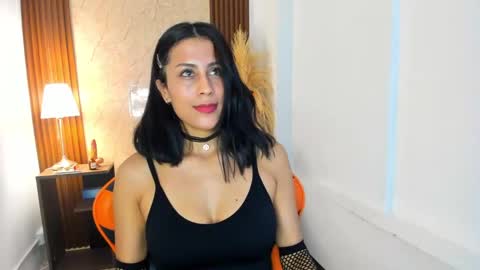 Snapshot of thais_kim chatting on September 2025 12:06:01 PM Sweet Thais online show from September 2025 12:06:01 PM
