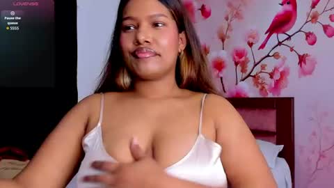 Snapshot of thais_waldrof chatting on June 2026 05:01:02 AM Andreina online show from June 2026 05:01:02 AM