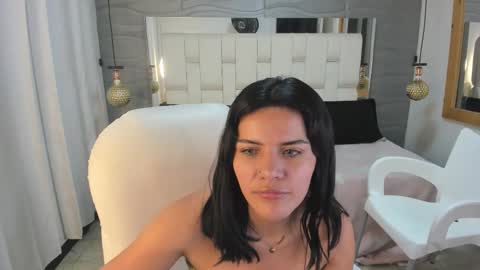 Snapshot of thalialopez chatting on March 2026 07:12:01 AM Thalia online show from March 2026 07:12:01 AM