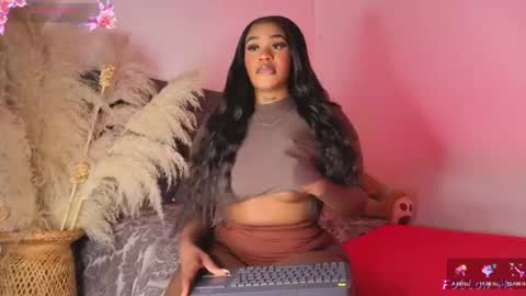 Snapshot of thalyanna_ebony chatting on June 2026 09:24:01 PM thalyanna_ebony online show from June 2026 09:24:01 PM