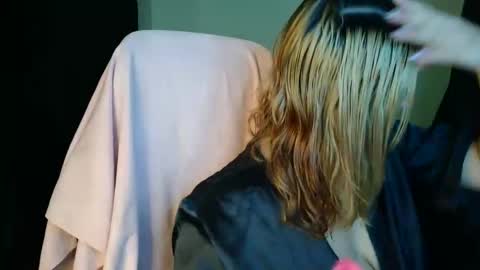   online show from November 2025 12:05:02 PM