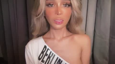 Snapshot of the_enchantressxx chatting on July 2026 04:54:01 AM nabi butterfly online show from July 2026 04:54:01 AM
