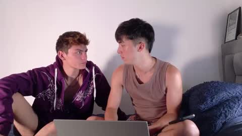 the_lionss online show from April 2026 09:51:02 PM