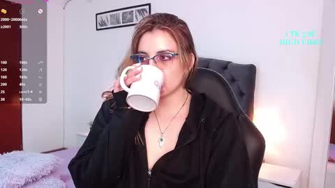 Snapshot of thea_aphros chatting on February 2025 11:54:02 PM Diosa Afrodita online show from February 2025 11:54:02 PM