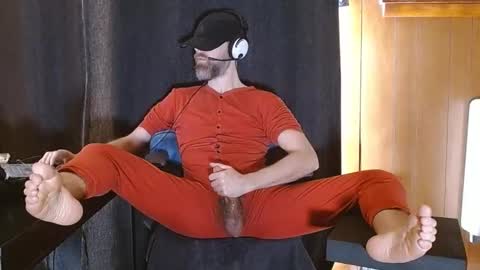 Snapshot of thebarefootgamer chatting on January 2025 04:40:01 PM Blue and Red online show from January 2025 04:40:01 PM