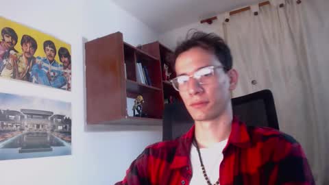 Snapshot of thebeatles18 chatting on November 2025 06:33:02 AM Axel online show from November 2025 06:33:02 AM