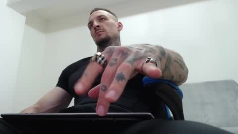 Snapshot of thebestmuscles chatting on May 2026 06:57:02 PM John online show from May 2026 06:57:02 PM