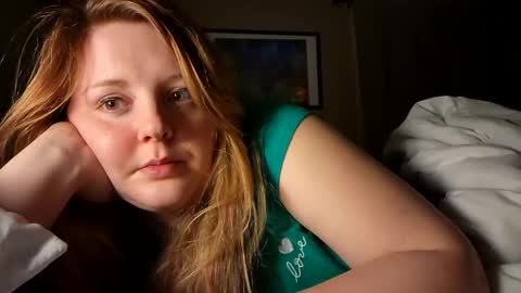 Snapshot of thedancingalien chatting on December 2024 02:17:02 AM Kassandra Grant online show from December 2024 02:17:02 AM