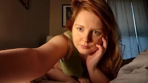 Snapshot of thedancingalien chatting on December 2024 06:29:01 PM Kassandra Grant online show from December 2024 06:29:01 PM