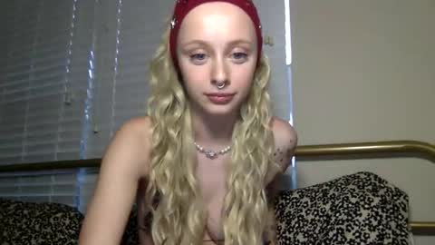 theetinyydancerrr online show from March 2026 11:42:01 PM