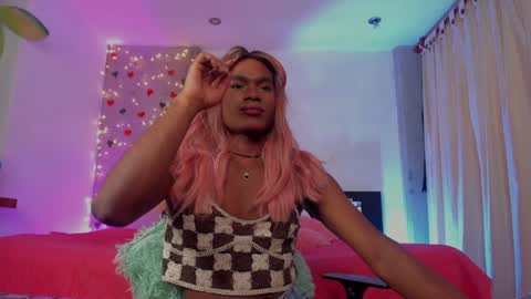 Snapshot of thegoldenbitch chatting on January 2025 01:08:01 AM Goldie online show from January 2025 01:08:01 AM