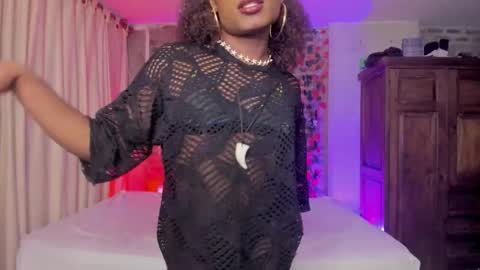 Snapshot of thegoldenbitch chatting on September 2025 01:31:02 AM Goldie online show from September 2025 01:31:02 AM