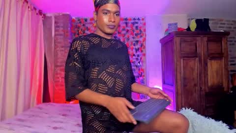 Snapshot of thegoldenbitch chatting on November 2025 07:08:02 AM Goldie online show from November 2025 07:08:02 AM