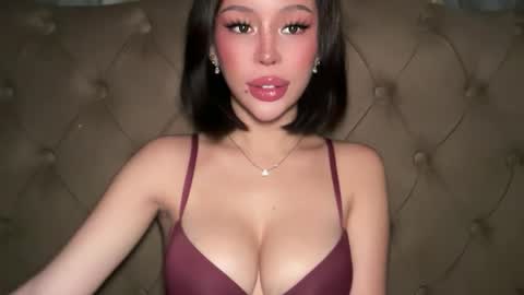 Elle  dont forget to folloW me and thumbs up online show from May 2026 04:39:01 AM