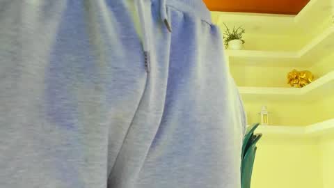 Snapshot of theinderhoot chatting on January 2025 05:48:01 PM theinderhoot online show from January 2025 05:48:01 PM