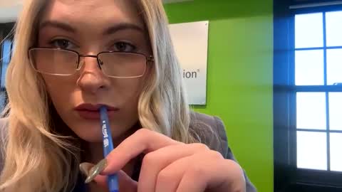 Snapshot of thelittlebambii chatting on February 2025 04:16:01 PM Little Bambii online show from February 2025 04:16:01 PM