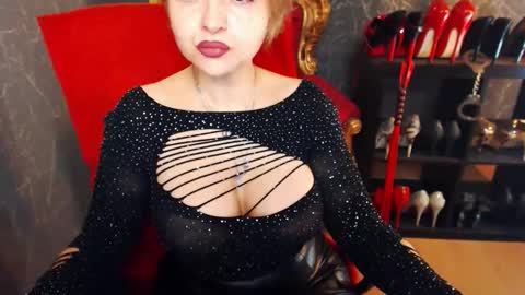 Snapshot of themilfmistress chatting on November 2025 10:04:02 AM mihaela online show from November 2025 10:04:02 AM