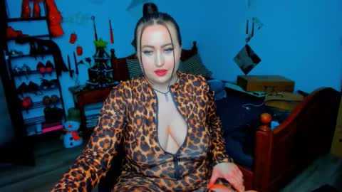 thenaughtygf online show from December 2025 11:00:02 PM