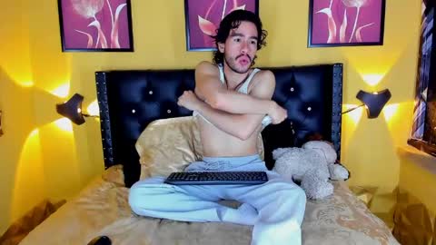 theo_riviera online show from May 2026 01:39:02 PM