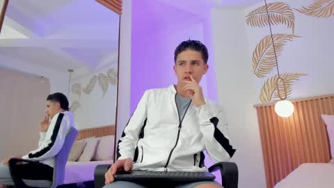 Snapshot of theohawke_ chatting on December 2024 11:28:02 AM THEO- MATEO online show from December 2024 11:28:02 AM