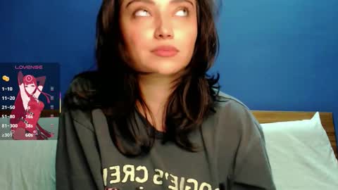 Snapshot of thesweethari chatting on December 2025 01:10:01 AM I dont do real meetings My bio online show from December 2025 01:10:01 AM