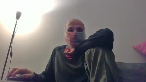 Scarf guy online show from February 2025 06:24:02 PM