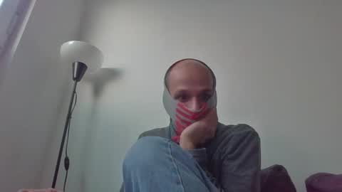 Scarf guy online show from February 2025 04:13:02 PM