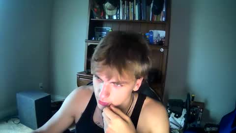 Snapshot of thevincegray chatting on June 2026 12:32:02 AM Vince online show from June 2026 12:32:02 AM