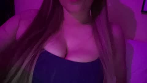 Snapshot of thewildwonderland chatting on November 2025 02:48:02 AM The Wild Wonderland online show from November 2025 02:48:02 AM