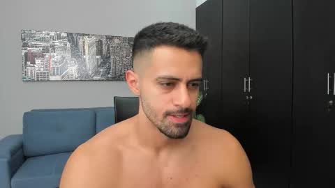 thiago_driussi online show from October 2025 10:32:02 PM